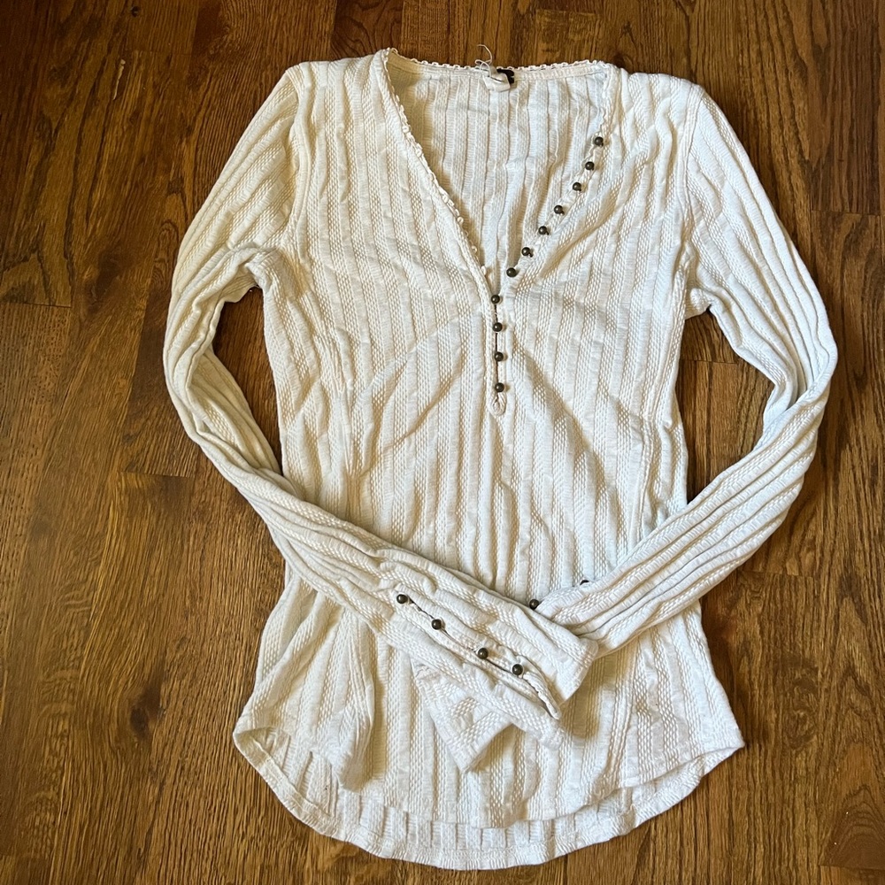 We the free Henley size medium great condition